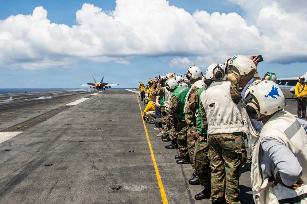 Bahamas Government and Military leaders Visit USS Nimitz
