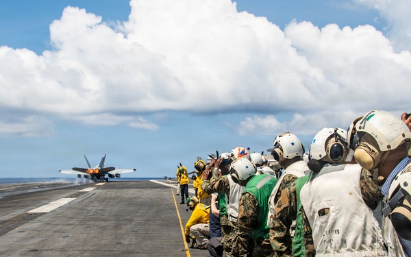 Bahamas Government and Military leaders Visit USS Nimitz