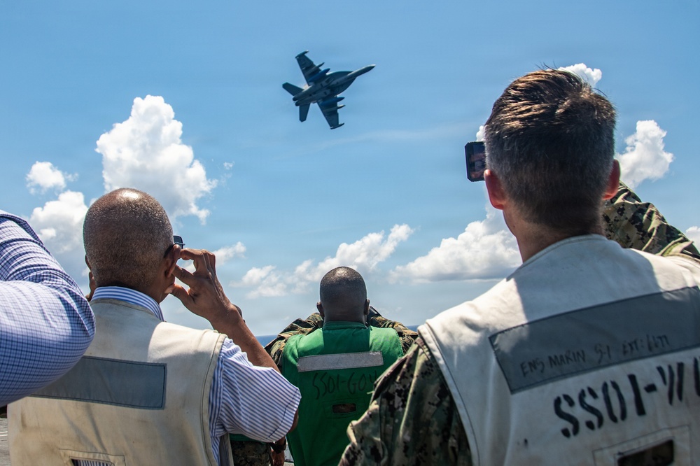 Bahamas Government and Military leaders Visit USS Nimitz