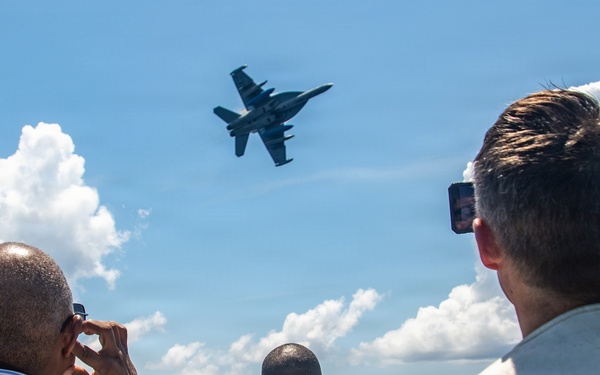 Bahamas Government and Military leaders Visit USS Nimitz