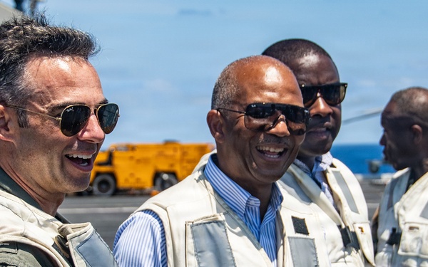 Bahamas Government and Military leaders Visit USS Nimitz