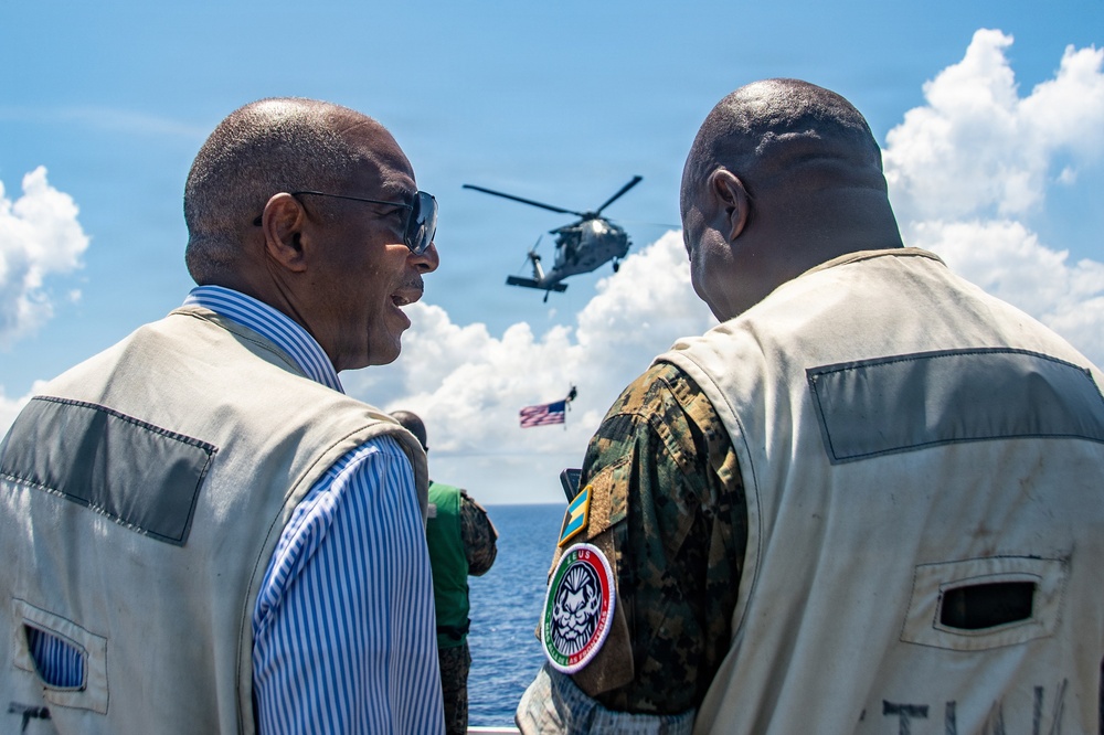 Bahamas Government and Military leaders Visit USS Nimitz