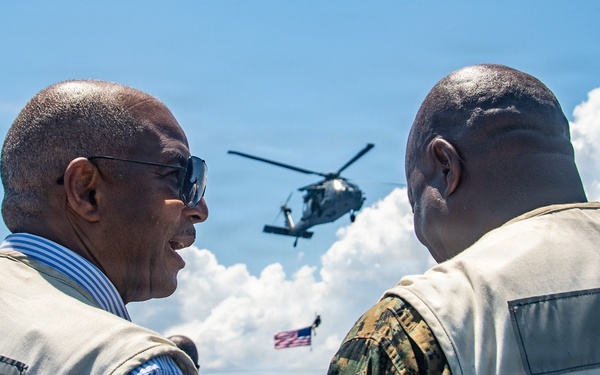 Bahamas Government and Military leaders Visit USS Nimitz