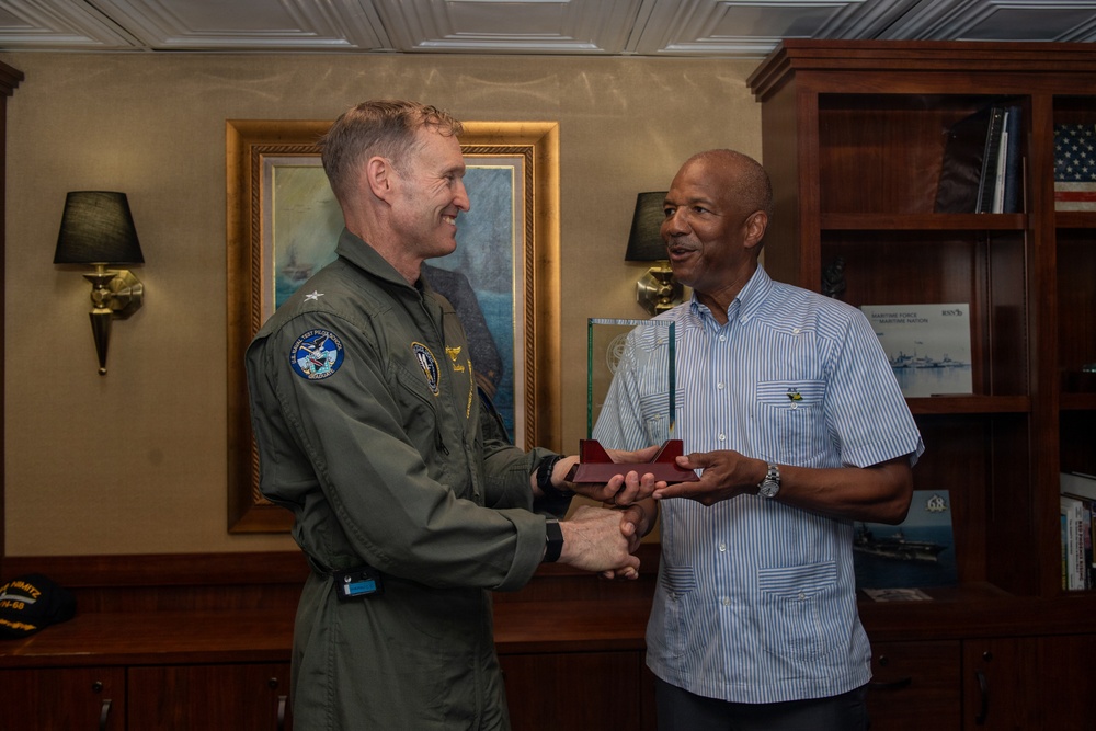 Bahamas Government and Military leaders Visit USS Nimitz