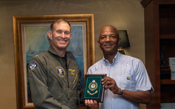 Bahamas Government and Military leaders Visit USS Nimitz