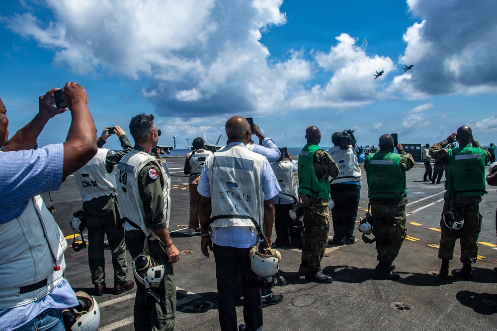 Bahamas Government and Military leaders Visit USS Nimitz
