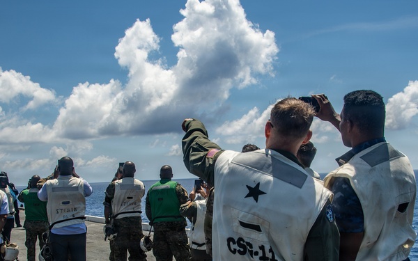 Bahamas Government and Military leaders Visit USS Nimitz