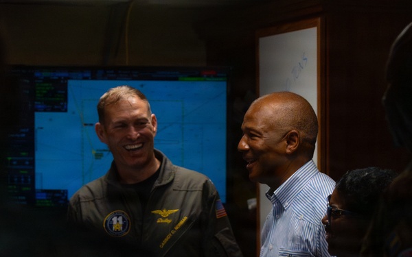 Bahamas Government and Military leaders Visit USS Nimitz
