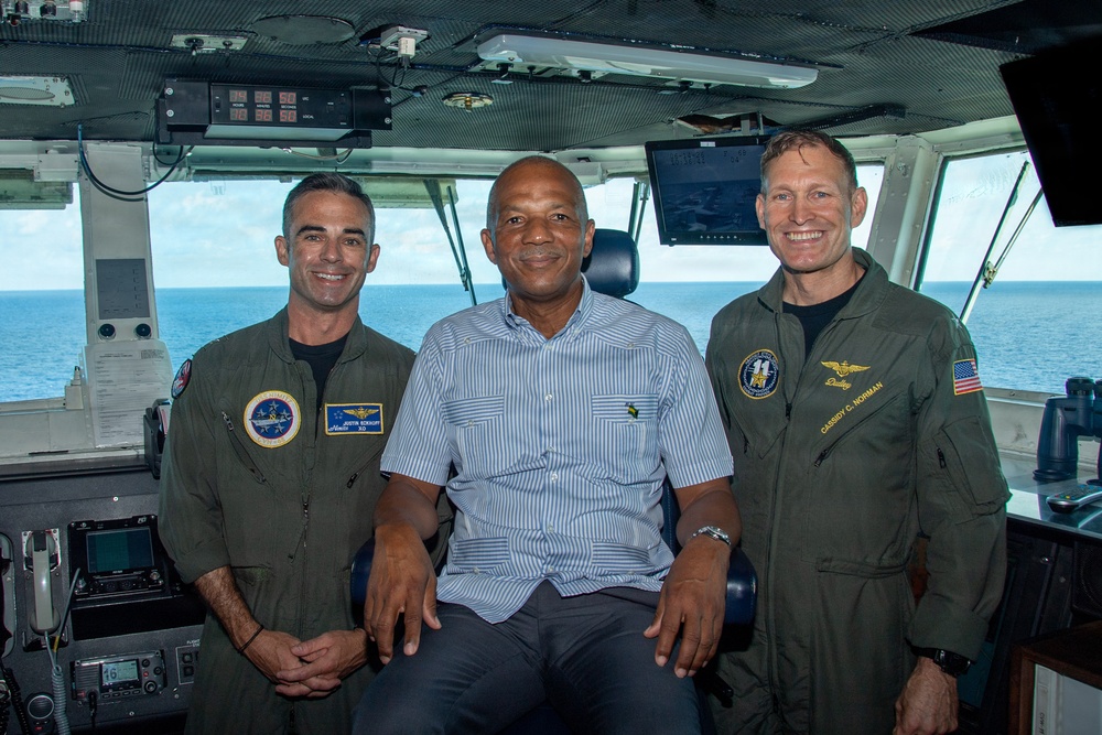 Bahamas Government and Military leaders Visit USS Nimitz