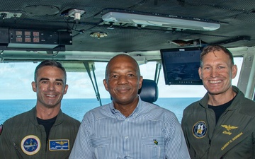 Bahamas Government and Military leaders Visit USS Nimitz