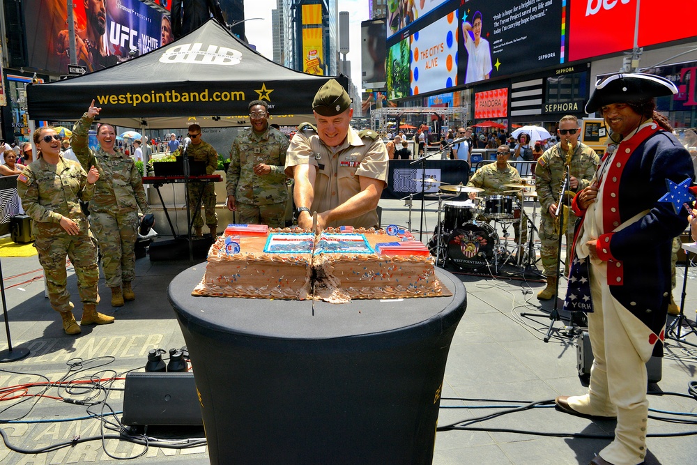 Army Celebrates 251st Birthday in Times Square
