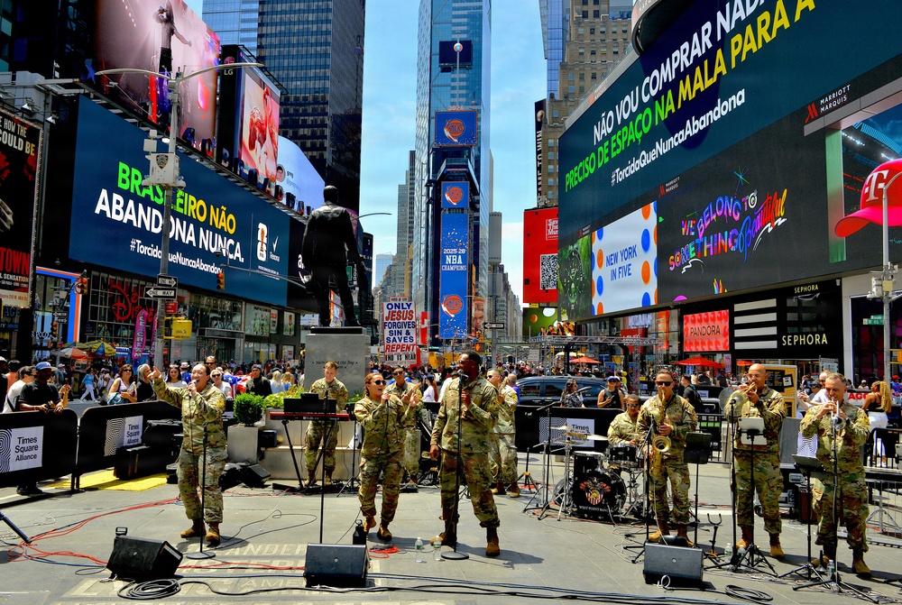Army Celebrates 251st Birthday in Times Square