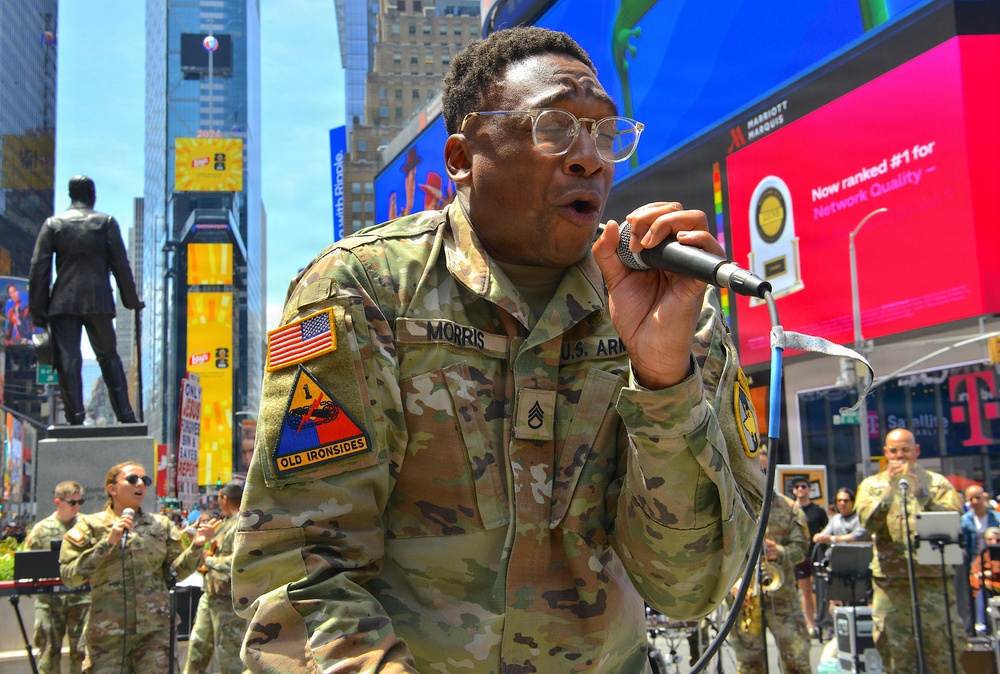 Army Celebrates 251st Birthday in Times Square
