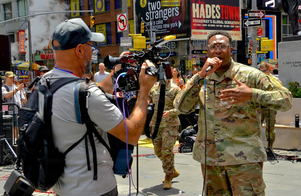 Army Celebrates 251st Birthday in Times Square