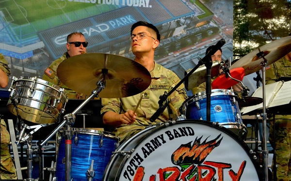 Soldiers Connect with Community in East Harlem