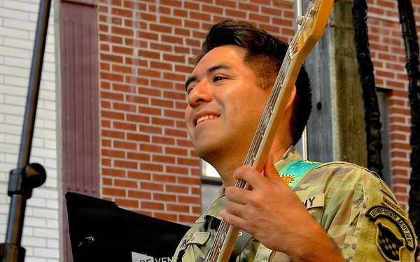 Soldiers Connect with Community in East Harlem