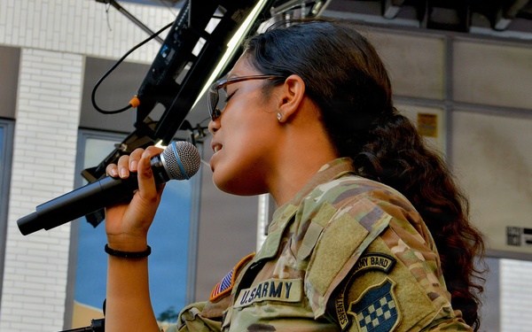 Soldiers Connect with Community in East Harlem