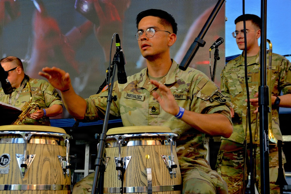 Soldiers Connect with Community in East Harlem
