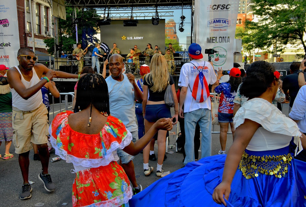 Soldiers Connect with Community in East Harlem