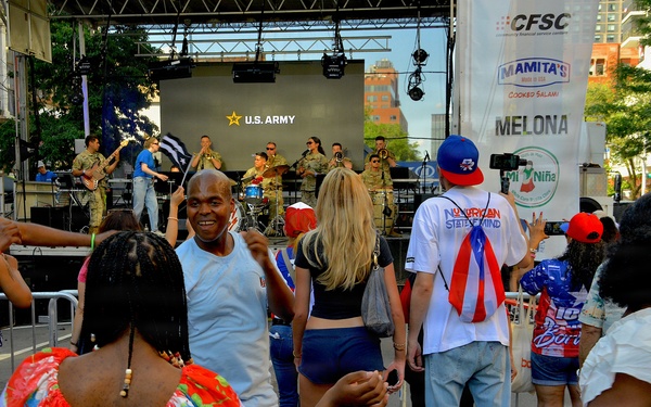 Soldiers Connect with Community in East Harlem