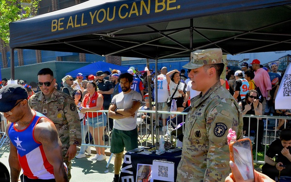 Soldiers Connect with Community in East Harlem