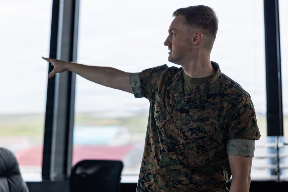 U.S. Naval Academy midshipmen tour MCAS Iwakuni
