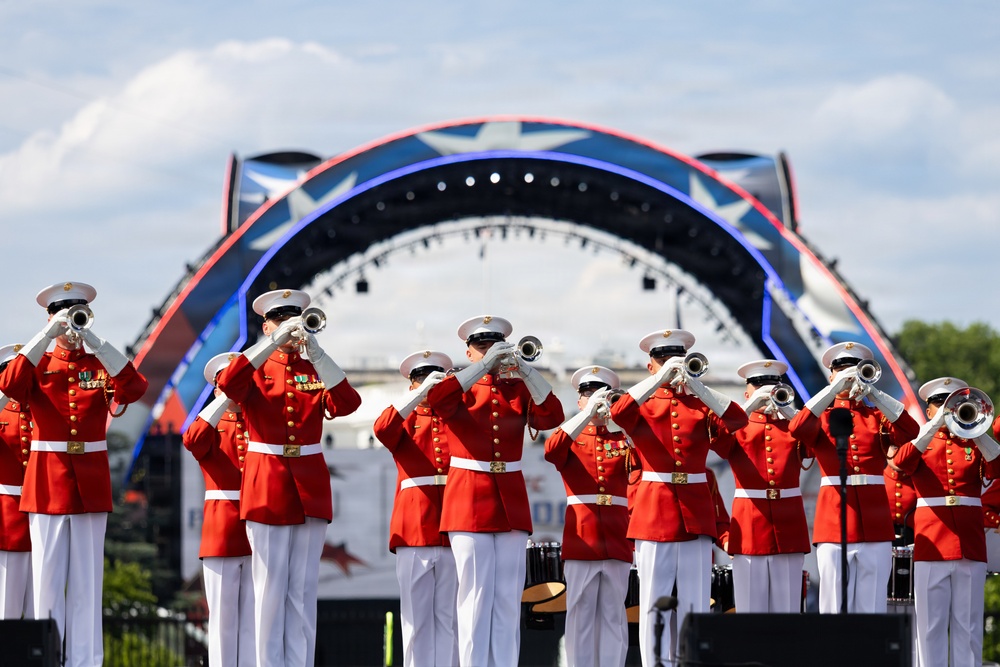 “The Commandant’s Own” Performs at UFC Freedom 250 Fan Fest