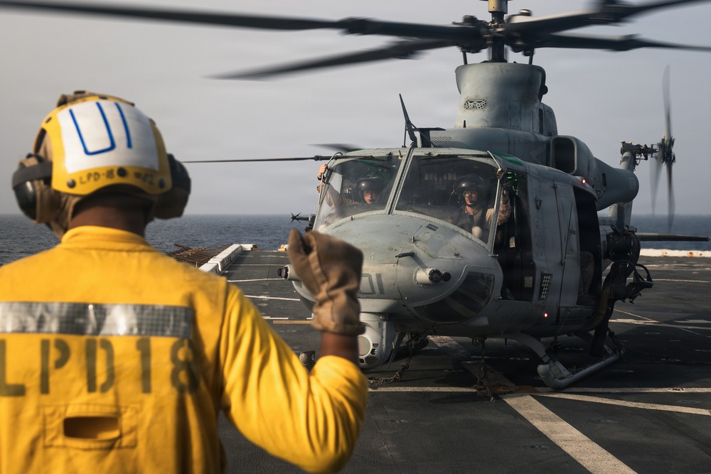 31st MEU | USS New Orleans flight operations