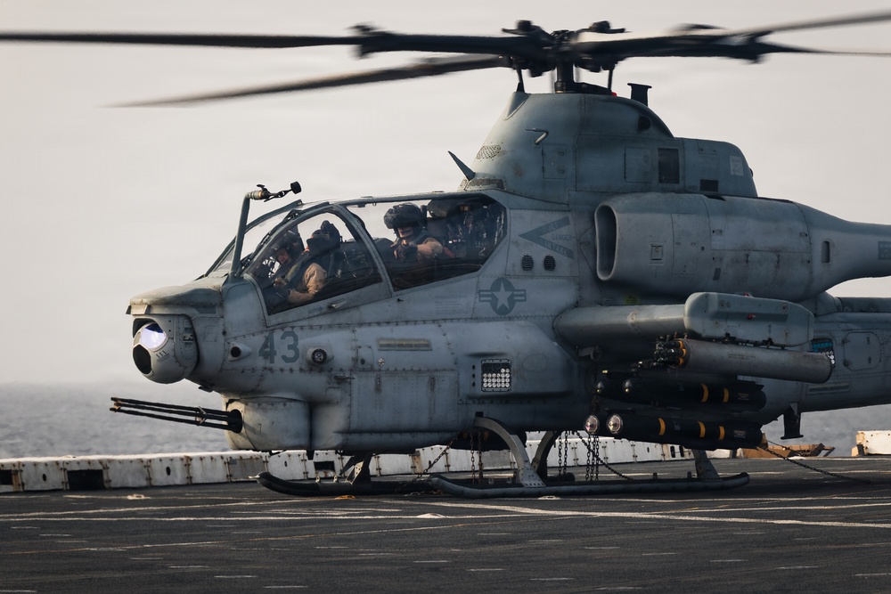 31st MEU | USS New Orleans flight operations