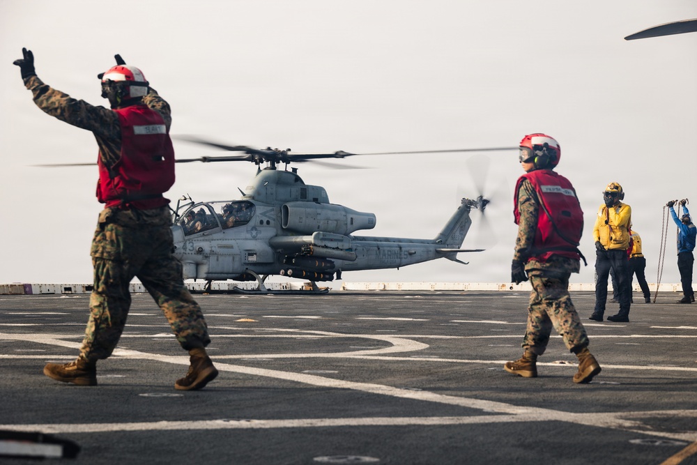 31st MEU | USS New Orleans flight operations