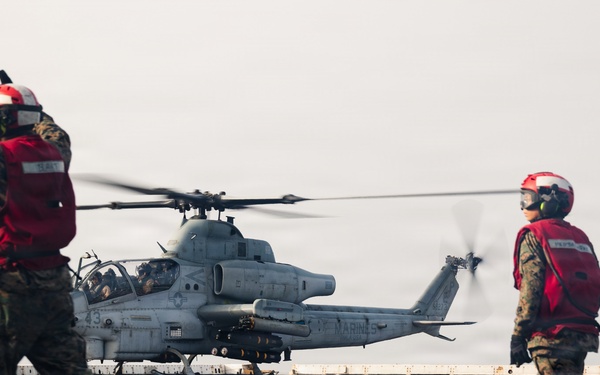 31st MEU | USS New Orleans flight operations