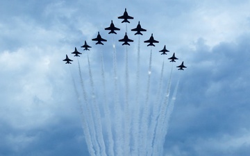 Blue Angels, Thunderbirds Fly Super Delta Over UFC Freedom 250