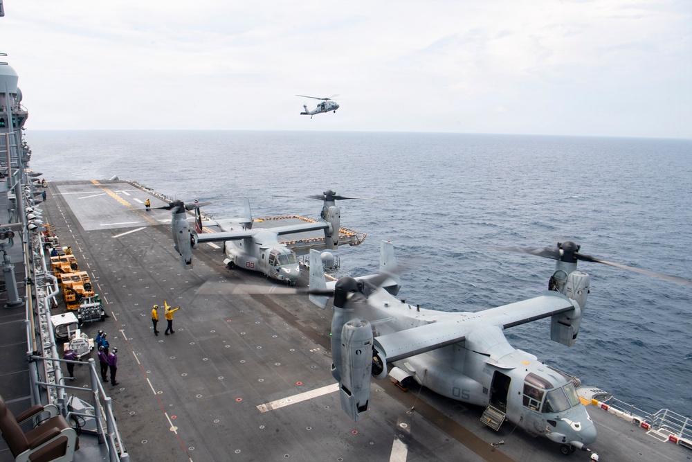 Boxer Sailors, 11th MEU Marines Conduct Flight Operations