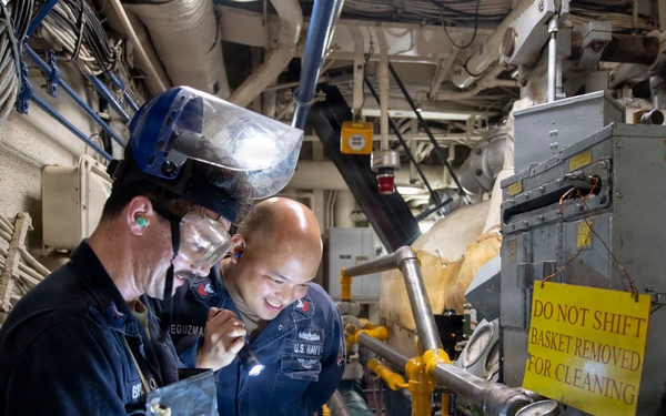 USS Boxer Sailors Conduct Engineering Training Drills