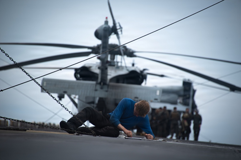 BOXARG Marines and Sailors Conduct Weapons Familiarization, FOD Walkdown