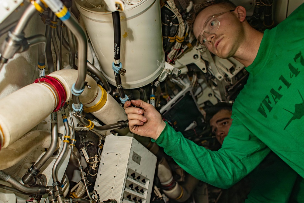 Squadron Sailors Conduct Maintenance