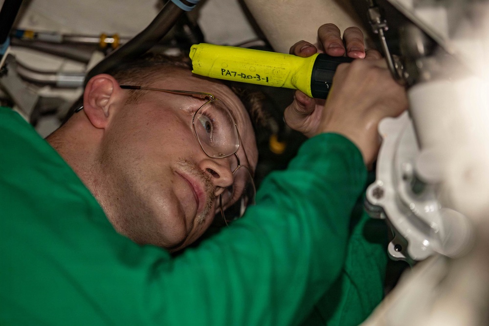 Squadron Sailors Conduct Maintenance
