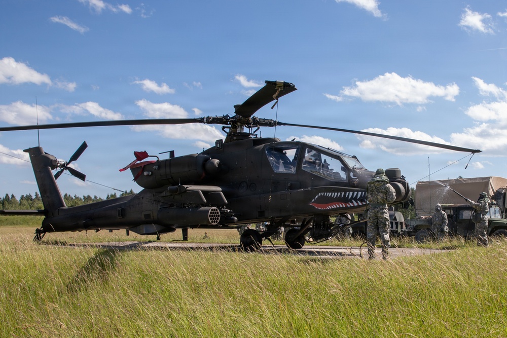 Gunslinger: 12 Combat Aviation Brigade Decontaminates AH-64 Apache