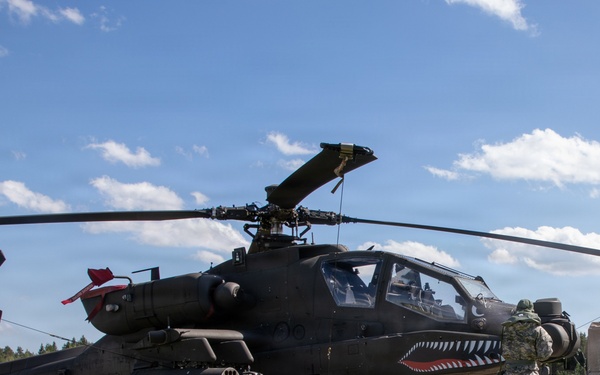 Gunslinger: 12 Combat Aviation Brigade Decontaminates AH-64 Apache