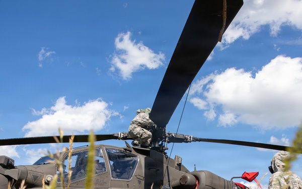 Gunslinger: 12 Combat Aviation Brigade Decontaminates AH-64 Apache