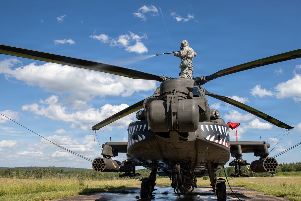 Gunslinger: 12 Combat Aviation Brigade Decontaminates AH-64 Apache