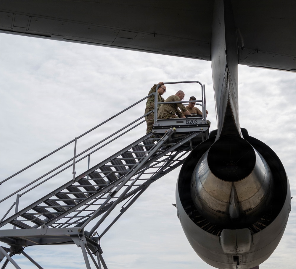 105th C-17 maintenance