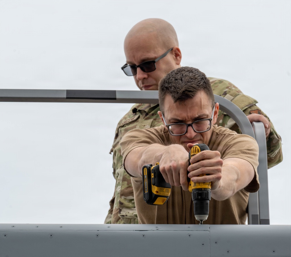 105th C-17 maintenance
