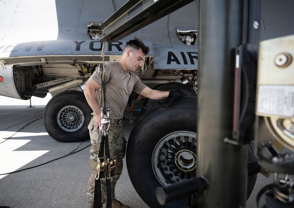 C-17 tire change