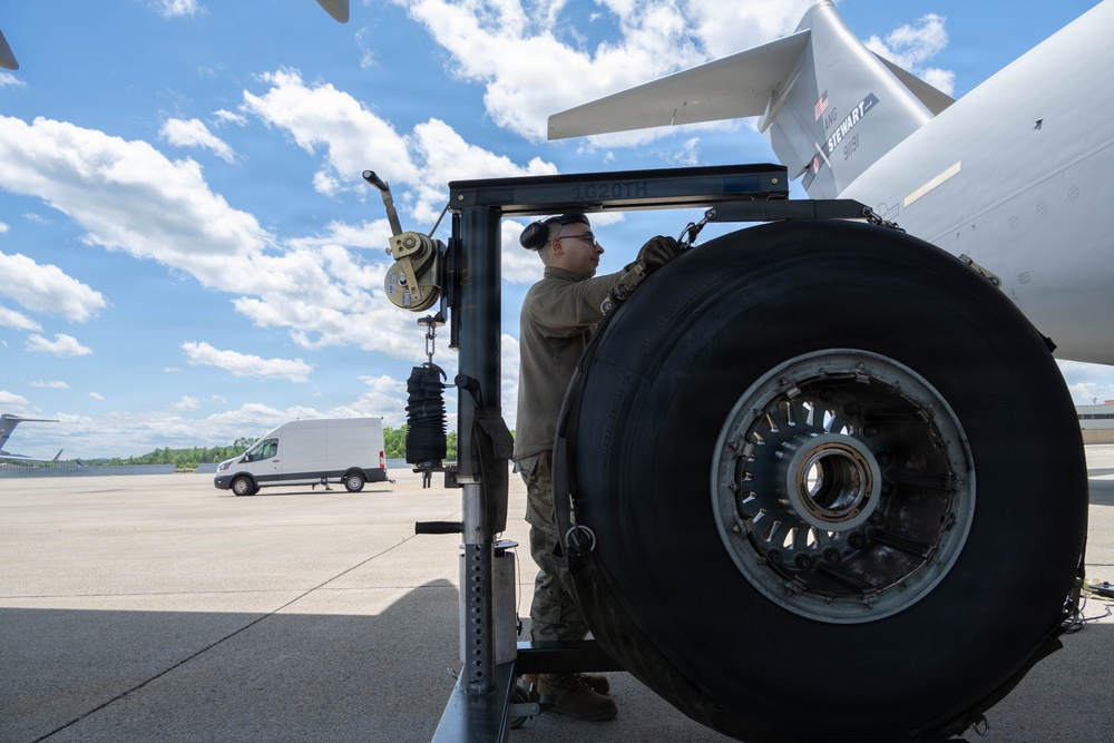 C-17 tire change
