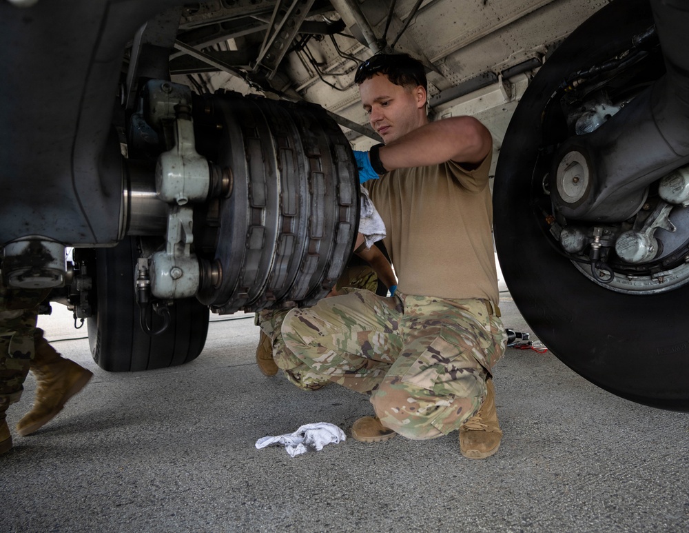 C-17 tire change