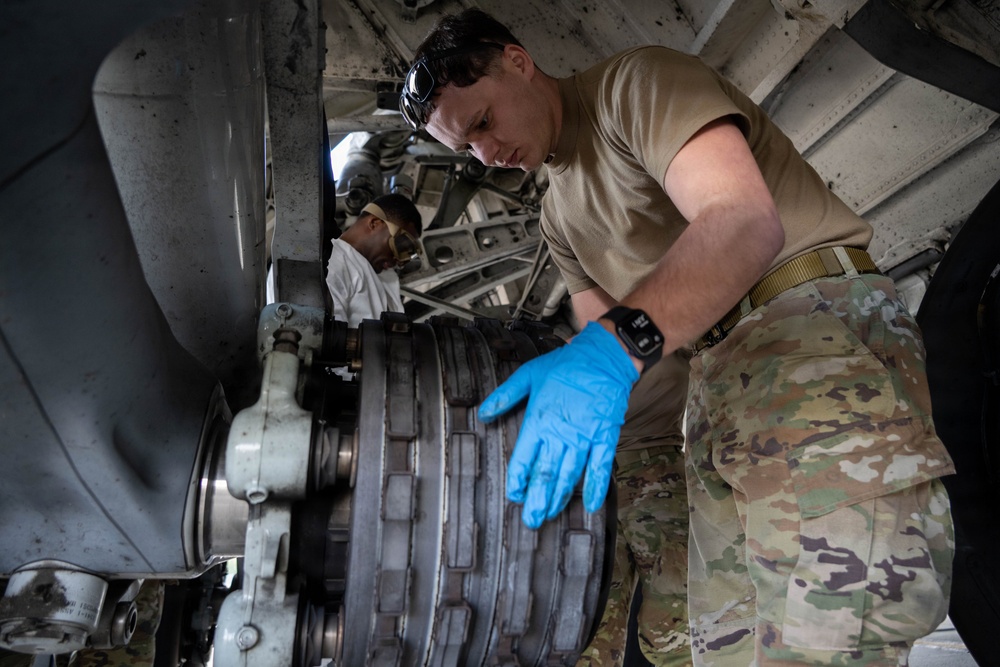 C-17 tire change