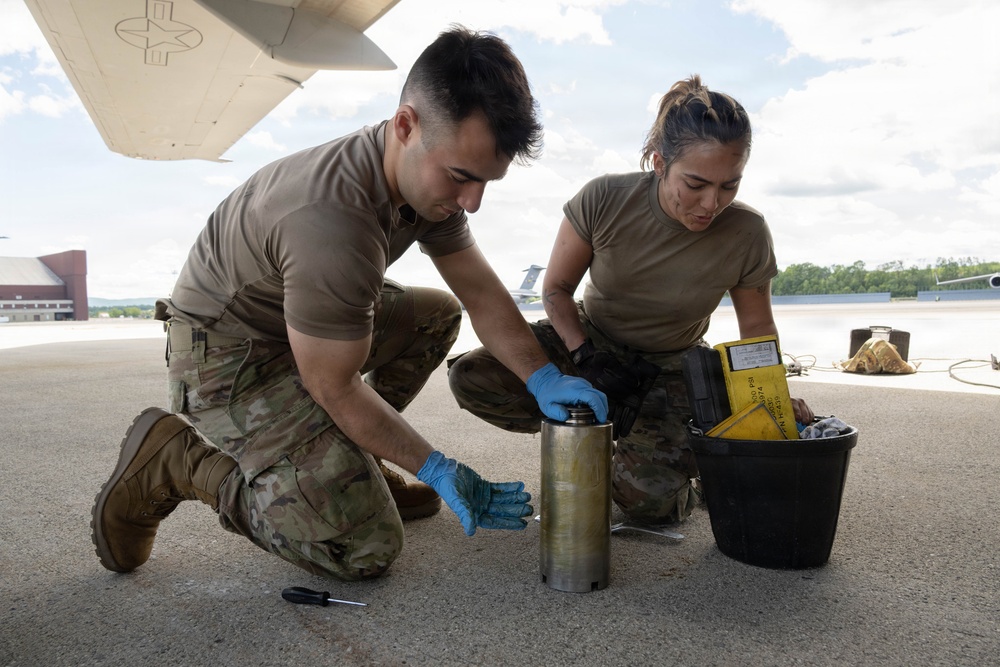 C-17 tire change