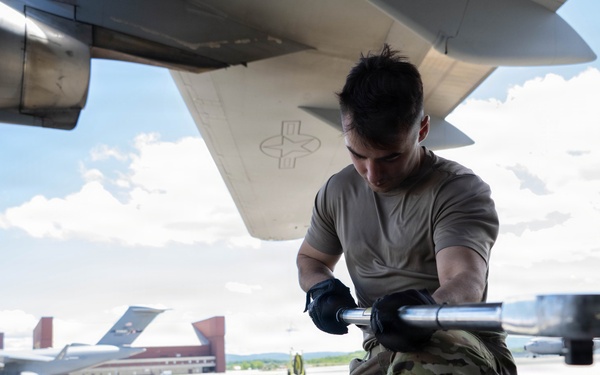 C-17 tire change