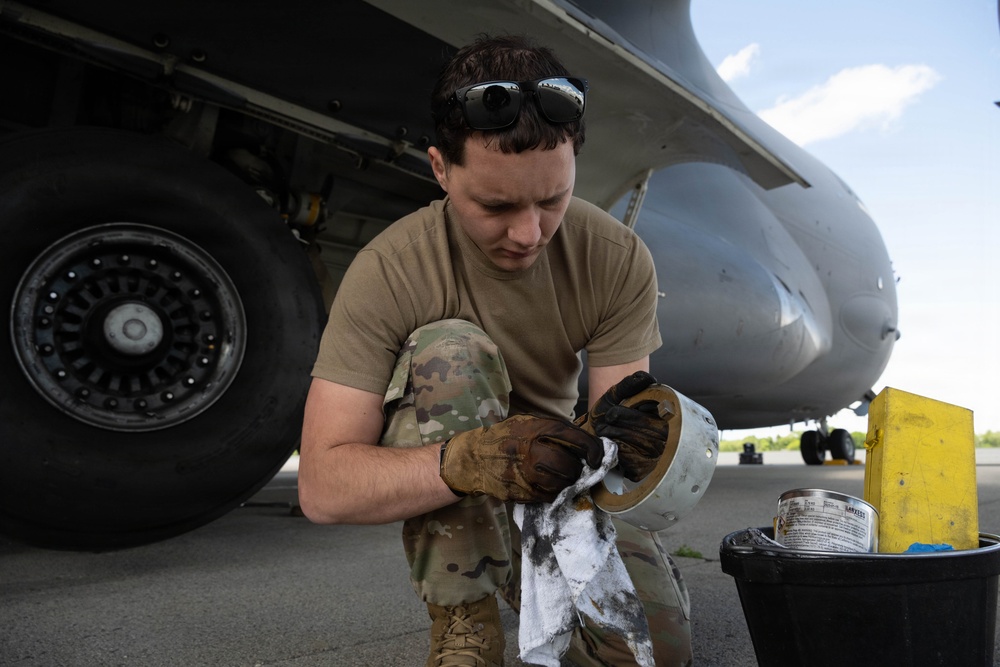 C-17 tire change